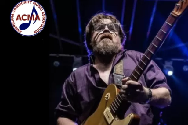 Damon Fowler playing guitar
